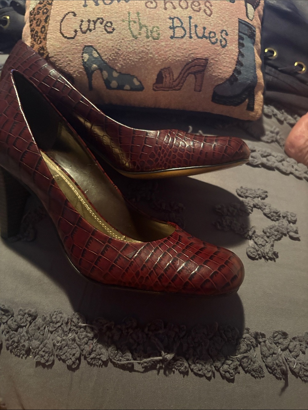 Franco Sarto Croc-Embossed  choc Pumps - Picture 10 of 10